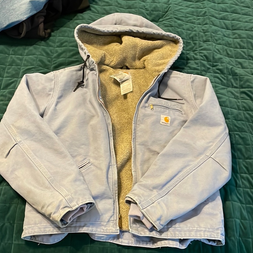 Woman’s Loose Fit Carhartt Jacket
